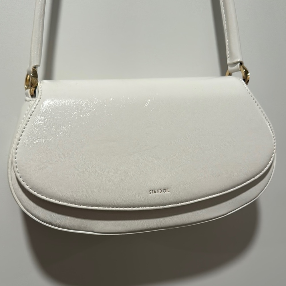 Chic White Shoulder Bag - Picture 2 of 5